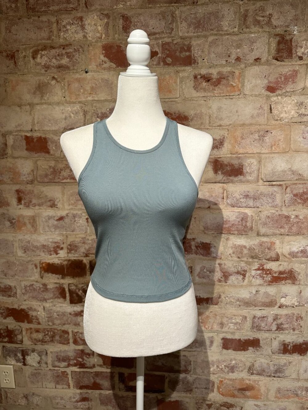 Vuori Pose Plyo Tank Built in Bra Ribbed Sz XS Lake Heather Light Green NWOT
